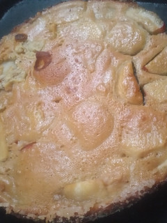 Una foto de Tarta de manzana invertida! Facilísima 🍎