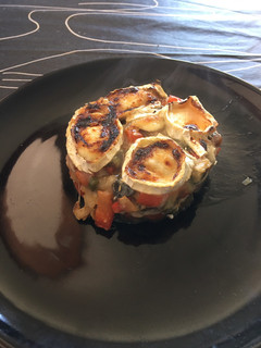Una foto de Timbal de verduras y queso de cabra