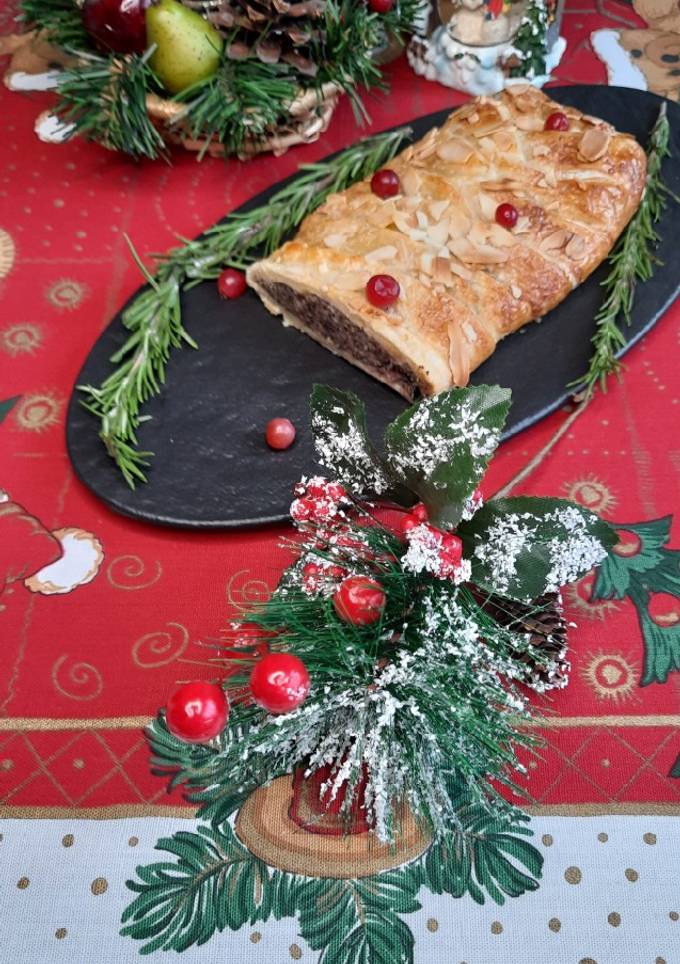 Штрудель з ізюмом та горіхами
