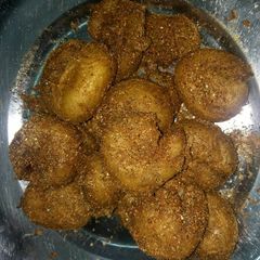 A picture of Aloo Tuk (Indian spiced potato fritters).