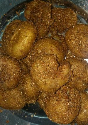 A picture of Aloo Tuk (Indian spiced potato fritters).