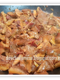 Una foto de Níscalos al ajillo con jamón