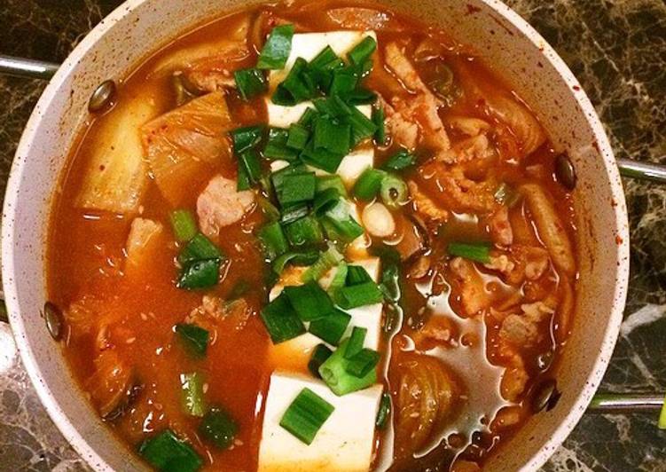 Kimchi jjigae