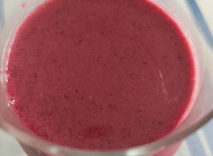 Une photo de Smoothie fruits rouges lait d'amande