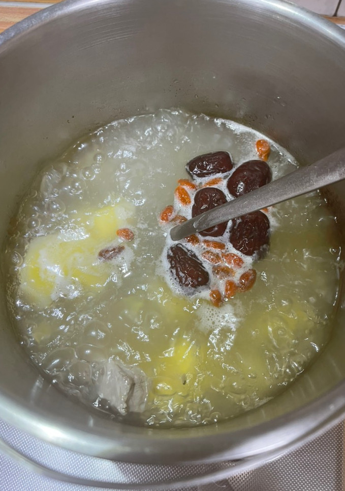 排骨樹薯紅棗枸杞湯 的食譜成品照片