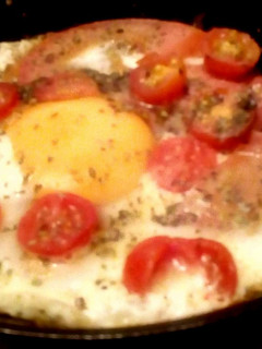 Una foto de Huevos🍳🥚 a la Napolitana🍅🧀