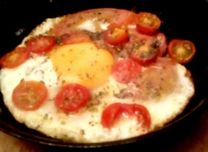 Una foto de Huevos🍳🥚 a la Napolitana🍅🧀