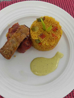 Una foto de Arroz con costillar de cerdo ahumado