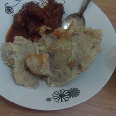 A picture of Mashed matoke and arrowroots with liver.