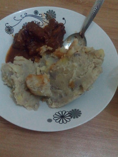 A picture of Mashed matoke and arrowroots with liver.