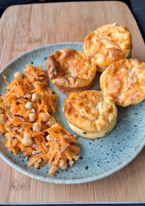 Une photo de Mini quiches sans pâte au saumon fumé