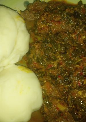 A picture of Pounded yam en egusi soup.