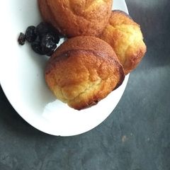 A picture of Raisin Vanilla Muffins.
