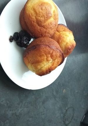 A picture of Raisin Vanilla Muffins.
