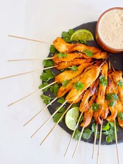 Una foto de Pinchos de pollo Satay al estilo Thailandés | @DarixLAB