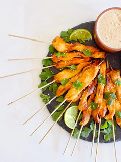 Una foto de Pinchos de pollo Satay al estilo Thailandés | @DarixLAB