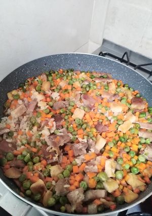 Una foto de Arroz con carnes