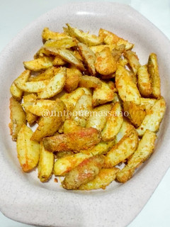 Una foto de Papas rústicas al horno (Fácil, ricas y económicas)