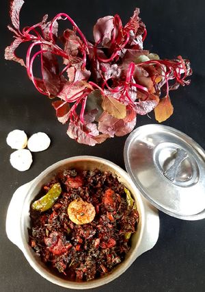 ডালের বড়ি দিয়ে লাল শাক রেসিপির প্রধান ছবি
