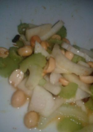 Una foto de Ensalada apio y manzana