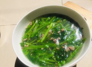 Hình của món Canh cải bó xôi nấu thịt bò.