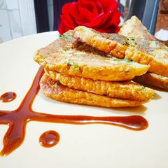 A picture of Egg toast.