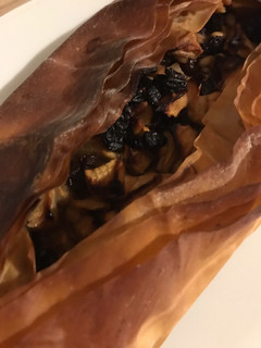 A picture of Filo pastry apple strudel (can be vegan too).