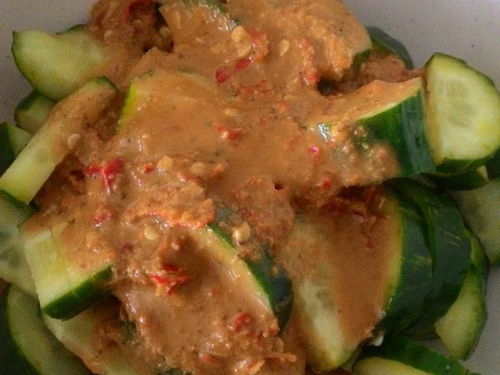 Cara Sederhana Menyiapkan Resep  Rujak timun yang Bikin Ngiler, Enak