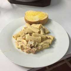 Una foto de Pasta a la carbonara casera ;-)
