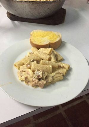 Una foto de Pasta a la carbonara casera ;-)
