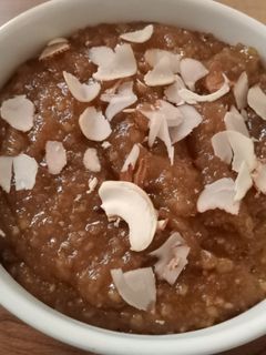 मूंग दाल हलवा(Moong dal halwa) रेसिपी मुख्य फोटो