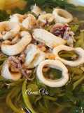 Canh rau muống nấu mực