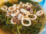 Canh rau muống nấu mực
