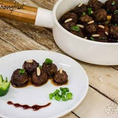 A picture of Meatballs_with_pomegranate_sauce(Kofta).