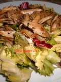Straccetti di Pollo Speziati al Forno su Letto di Insalata Mista