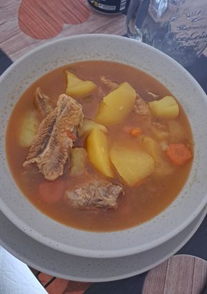 Una foto de Patatas guisadas con costillas