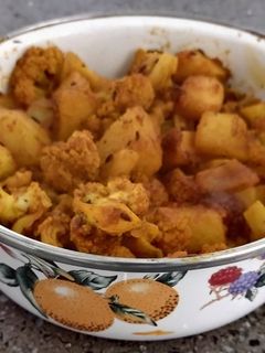 ফুলকপির ডালনা (fulkopir dalna recipe in Bengali) রেসিপির প্রধান ছবি
