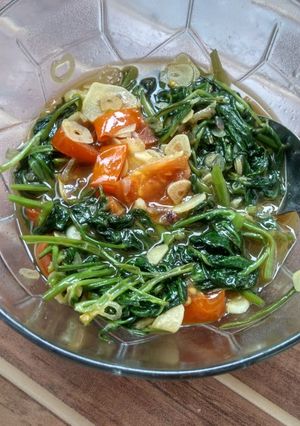 Foto resep Tumis Kangkung enakk..