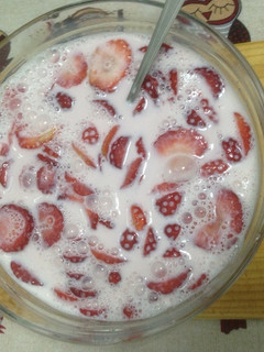 Una foto de Fresas con leche