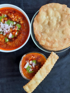 દાલ પકવાન (Dal Pakvan Recipe In Gujarati) રેસીપી મુખ્ય ફોટો