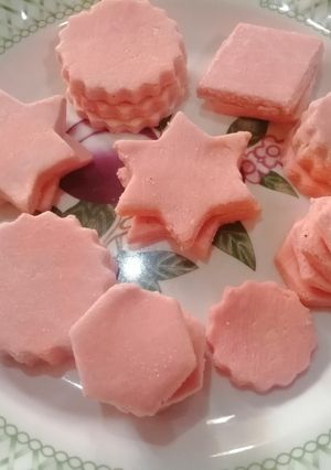 A picture of Alawar madara (milk sweet).