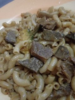 A picture of Jollof macaroni with chopped liver.