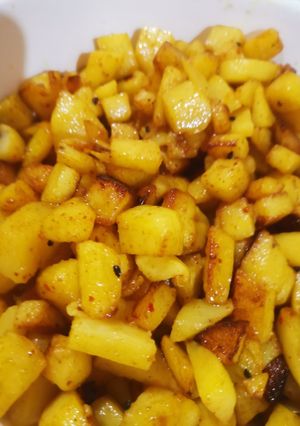 A picture of Chatpata cubes potatoes.