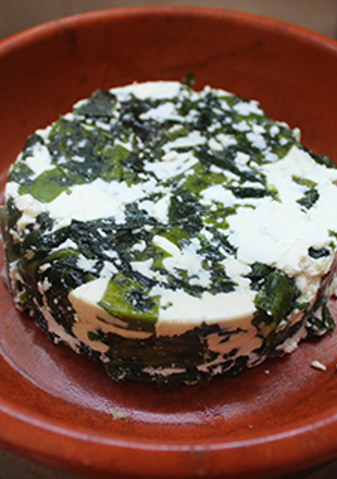 Una foto de Queso casero fresco con wakame