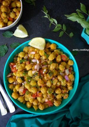 चना चाट (Chana chaat recipe in hindi) रेसिपी मुख्य फोटो