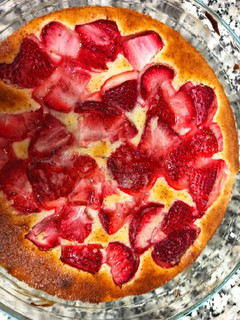 Una foto de Tarta de fresas, rápida y sencilla