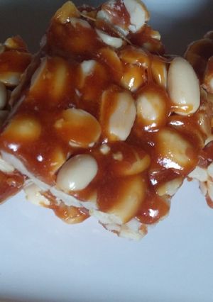 चिक्की (Chikki recipe in hindi) रेसिपी मुख्य फोटो