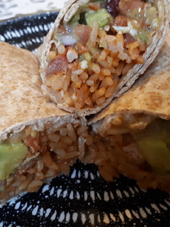 Una foto de Burritos de pollo con guacamole