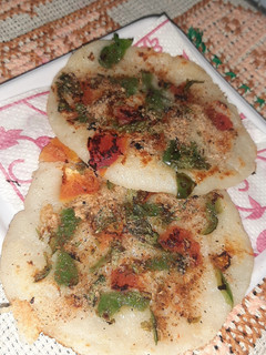 मिनी उत्तपम (mini uttapam recipe in Hindi) रेसिपी मुख्य फोटो