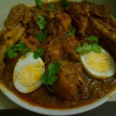 A picture of Masala chicken curry.